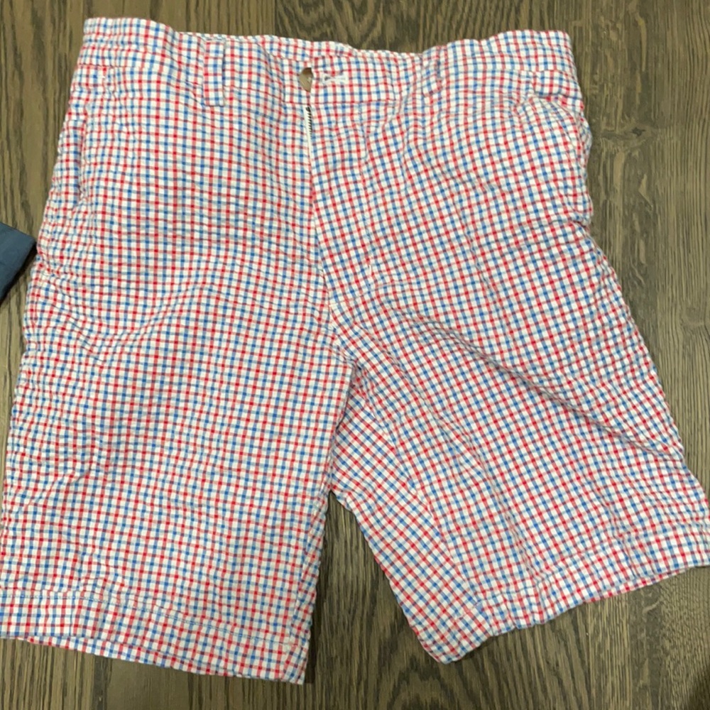 Vineyard vines golf shorts